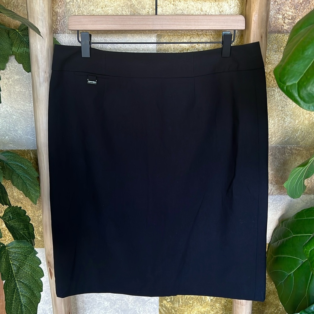 Calvin Klein Women’s Back Slit Pencil Zip-Up Black Mini Lined Skirt, Size 12P